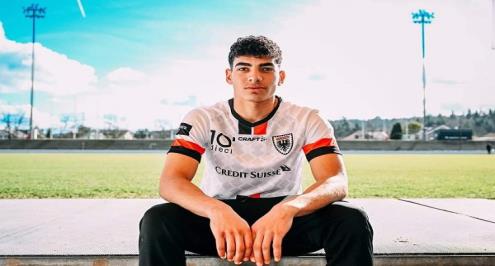 نجل خالد بيبو: أتمنى الاستمرار في الاحتراف.. وكان من الصعب المشاركة مع الأهلي بسبب والدي 